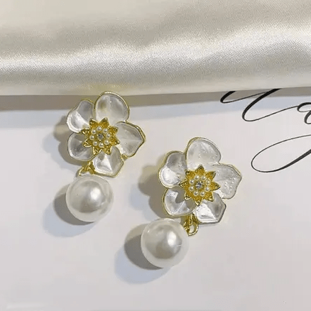 Emerald Blossom Elegance - Korean White Flower Pearl Drop Earrings